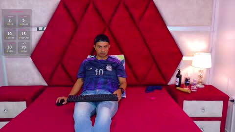 Snapshot of kity_spiderr chatting on 11/19/25, 12:38 Luisa y Jairo online show from 11/19/25, 12:38