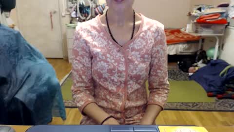 Snapshot of kiuminberry chatting on 09/27/25, 12:54 KiuminBerry online show from 09/27/25, 12:54