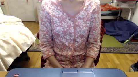 Snapshot of kiuminberry chatting on 10/07/25, 12:24 KiuminBerry online show from 10/07/25, 12:24