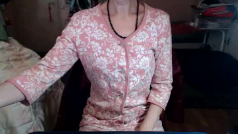 Snapshot of kiuminberry chatting on 10/09/25, 11:19 KiuminBerry online show from 10/09/25, 11:19