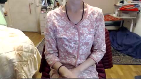 Snapshot of kiuminberry chatting on 10/11/25, 03:54 KiuminBerry online show from 10/11/25, 03:54