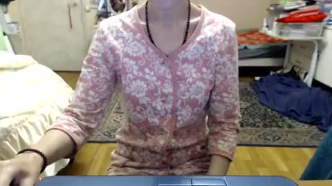 Snapshot of kiuminberry chatting on 10/22/25, 10:26 KiuminBerry online show from 10/22/25, 10:26