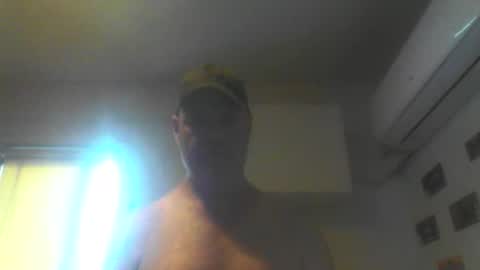 Snapshot of kiwiguy19773 chatting on 12/14/25, 11:20 kiwiguy19773 online show from 12/14/25, 11:20