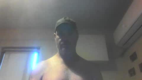 kiwiguy19773 online show from 12/18/25, 06:19