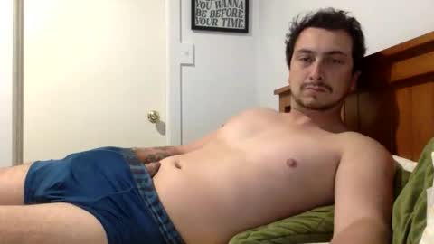 Snapshot of kiwiluke69 chatting on 10/15/25, 12:22 kiwiluke69 online show from 10/15/25, 12:22