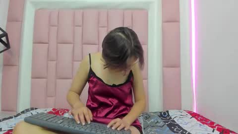 Snapshot of klaret_toy chatting on 09/27/25, 01:05 Klaret online show from 09/27/25, 01:05