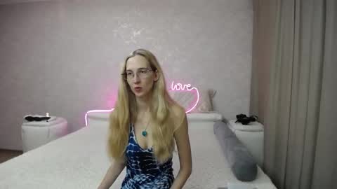 Snapshot of klaryevans chatting on 12/02/25, 06:19 Klary online show from 12/02/25, 06:19