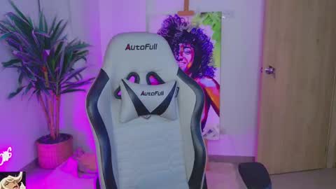 Snapshot of kleogold_1 chatting on 09/22/25, 12:45 Christina online show from 09/22/25, 12:45