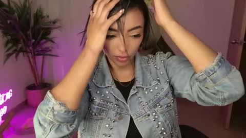 Snapshot of kleogold_1 chatting on 10/05/25, 03:32 Christina online show from 10/05/25, 03:32