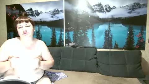 Snapshot of kleosnow chatting on 09/14/25, 08:35 Kleosnow online show from 09/14/25, 08:35