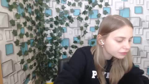 klerkarina online show from 02/19/25, 06:22