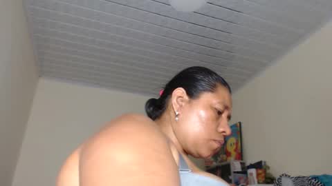Snapshot of kloe_boobs chatting on 02/02/25, 04:48 Kloe online show from 02/02/25, 04:48