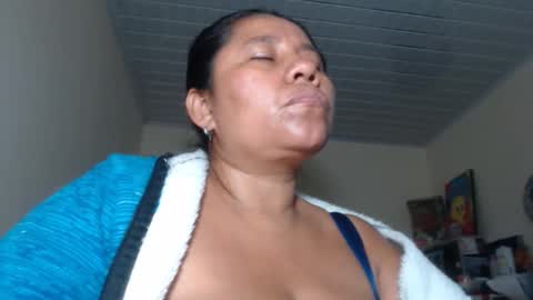 Snapshot of kloe_boobs chatting on 10/12/25, 08:35 Kloe online show from 10/12/25, 08:35