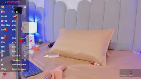 Snapshot of kloe_valk0va chatting on 03/02/25, 12:42 Kloe Valkova online show from 03/02/25, 12:42