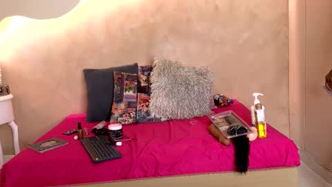 Snapshot of kloee_12 chatting on 11/07/25, 07:36 K L O E online show from 11/07/25, 07:36