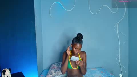 Snapshot of kloee_12 chatting on 12/15/25, 01:59 K L O E online show from 12/15/25, 01:59