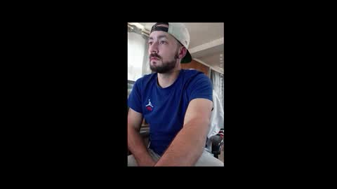 LOUiViLAN online show from 10/05/25, 05:55