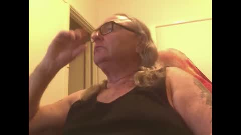 Snapshot of knobout chatting on 09/24/25, 11:35 knobout online show from 09/24/25, 11:35