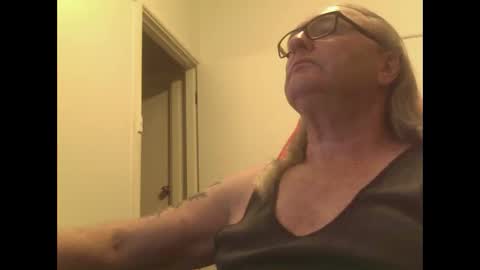 Snapshot of knobout chatting on 09/25/25, 12:09 knobout online show from 09/25/25, 12:09