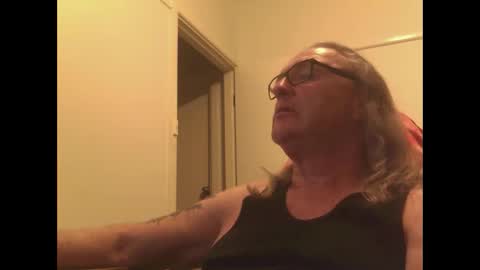 Snapshot of knobout chatting on 10/09/25, 12:14 knobout online show from 10/09/25, 12:14