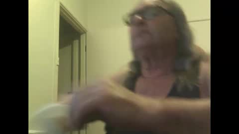 Snapshot of knobout chatting on 10/13/25, 08:47 knobout online show from 10/13/25, 08:47