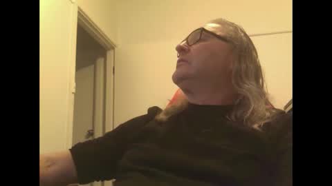 Snapshot of knobout chatting on 10/18/25, 02:47 knobout online show from 10/18/25, 02:47