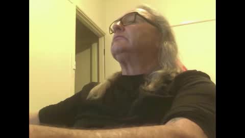 Snapshot of knobout chatting on 10/21/25, 10:27 knobout online show from 10/21/25, 10:27