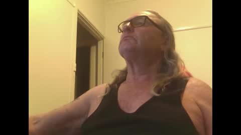 Snapshot of knobout chatting on 11/01/25, 12:40 knobout online show from 11/01/25, 12:40