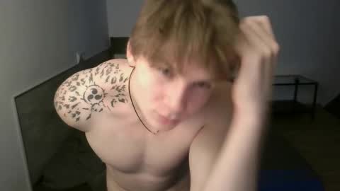 Snapshot of knotsiemens chatting on 11/26/25, 05:25 Adam online show from 11/26/25, 05:25