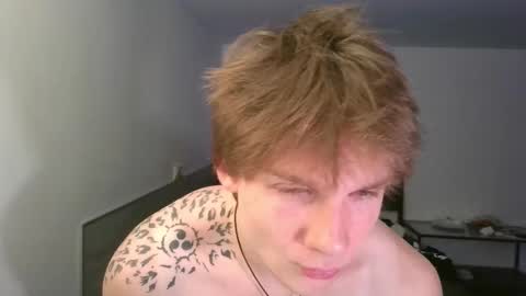 Snapshot of knotsiemens chatting on 11/30/25, 04:16 Adam online show from 11/30/25, 04:16