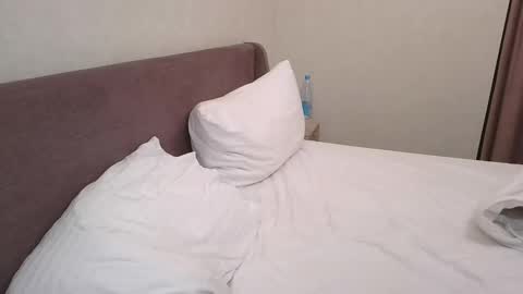 Snapshot of knotsiemens chatting on 12/14/25, 12:10 Adam online show from 12/14/25, 12:10