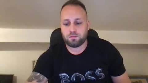 hugo online show from 10/12/25, 04:00