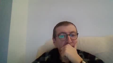 Snapshot of kolesie7 chatting on 12/19/24, 08:02 JUAN CARLOS online show from 12/19/24, 08:02
