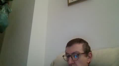 Snapshot of kolesie7 chatting on 10/19/25, 06:19 JUAN CARLOS online show from 10/19/25, 06:19
