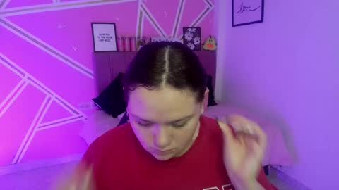 Snapshot of koning_moretti chatting on 04/18/26, 01:53 camila online show from 04/18/26, 01:53