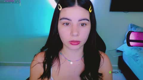 YINI online show from 12/15/25, 04:17