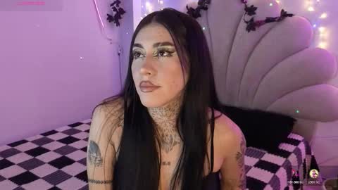 Snapshot of korolovaa chatting on 12/18/25, 01:22 korolova online show from 12/18/25, 01:22