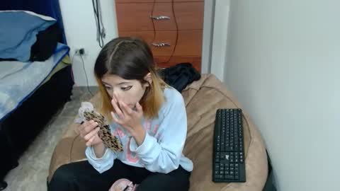 Snapshot of kratos_and_afrodita chatting on 11/07/25, 02:55 kratos_and_afrodita online show from 11/07/25, 02:55