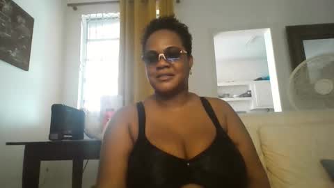 Snapshot of kreamy_cherry chatting on 10/04/25, 10:57 KreamyCherry online show from 10/04/25, 10:57