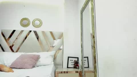 Snapshot of kriisvany_leroy chatting on 12/14/25, 01:33 Krisvany online show from 12/14/25, 01:33