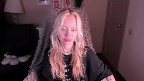 kris_grant online show from 10/28/25, 08:29