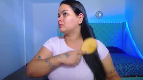 kriss_sweetboobs online show from 01/10/25, 11:00