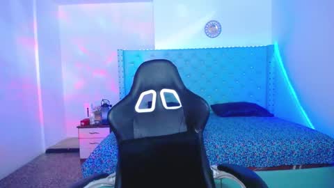 kriss_sweetboobs online show from 01/12/25, 02:30