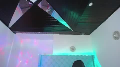 kriss_sweetboobs online show from 01/12/25, 05:33