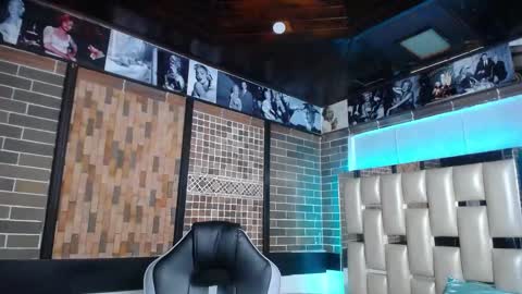 kriss_sweetboobs online show from 09/30/25, 12:32