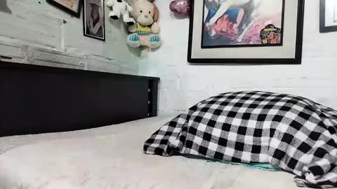 krisstal703358 online show from 10/20/25, 05:24