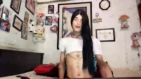 Snapshot of krisstal703358 chatting on 11/04/25, 04:17 krisstal703358 online show from 11/04/25, 04:17