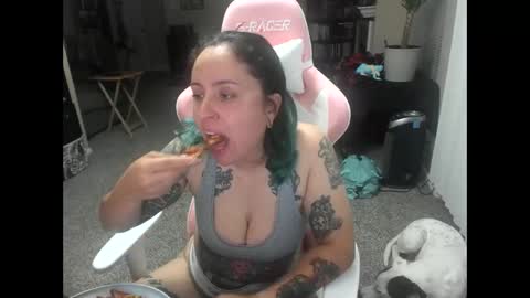 Snapshot of kristajay chatting on 10/17/25, 03:42 Krista online show from 10/17/25, 03:42