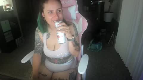 Snapshot of kristajay chatting on 10/21/25, 03:07 Krista online show from 10/21/25, 03:07