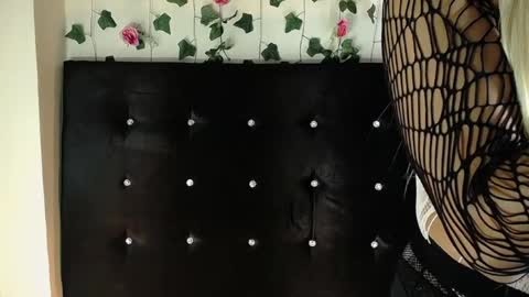 kristal_queen01 online show from 04/25/26, 01:41